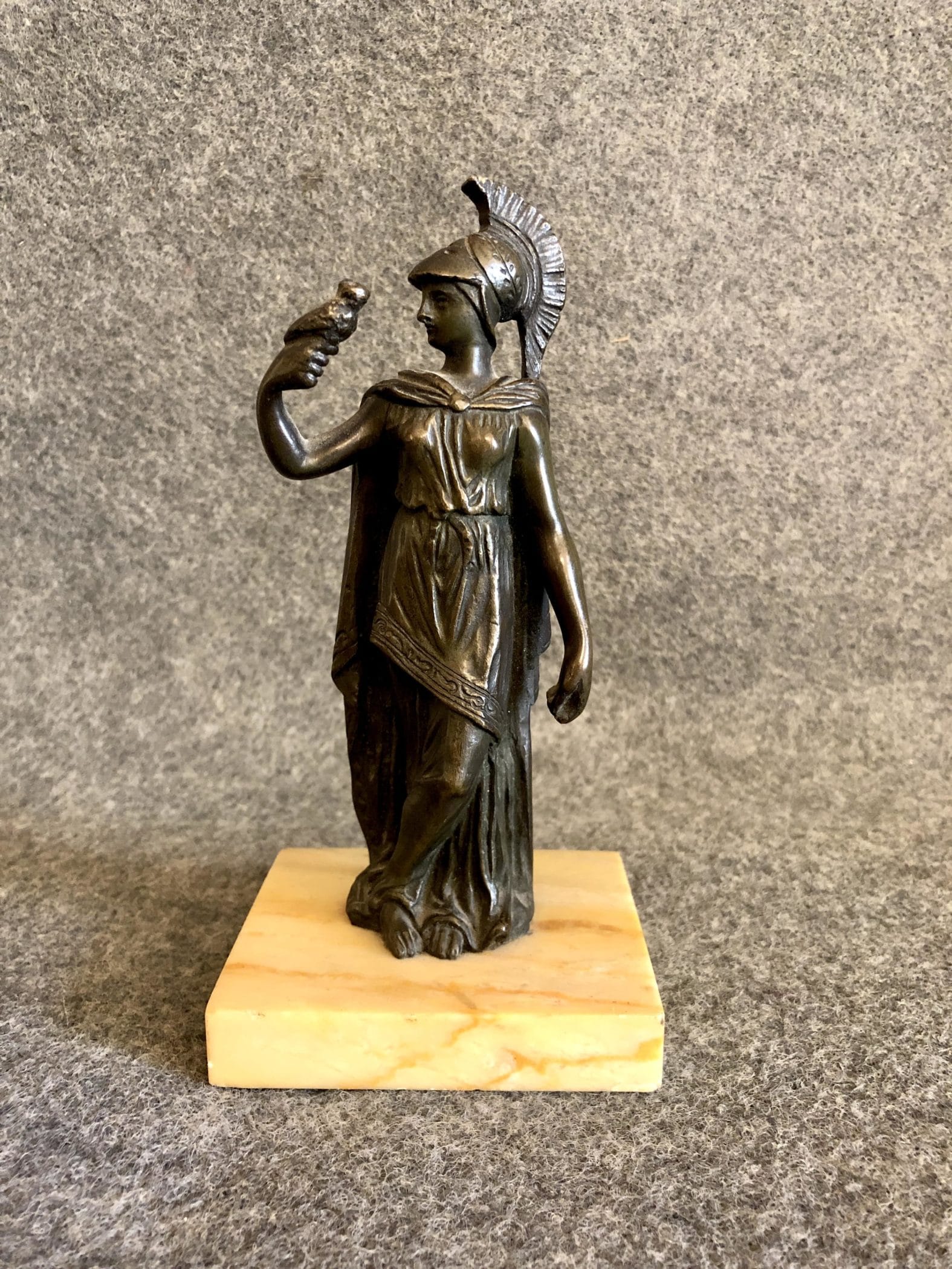 Bronze ancien figurant la déesse grecque Athéna, XIXe siècle. Parfait état