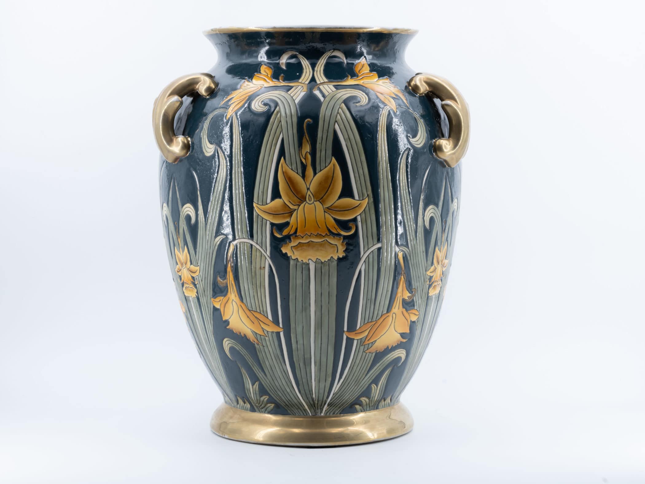 Vase en céramique à décor de jonquilles, XXe siècle.