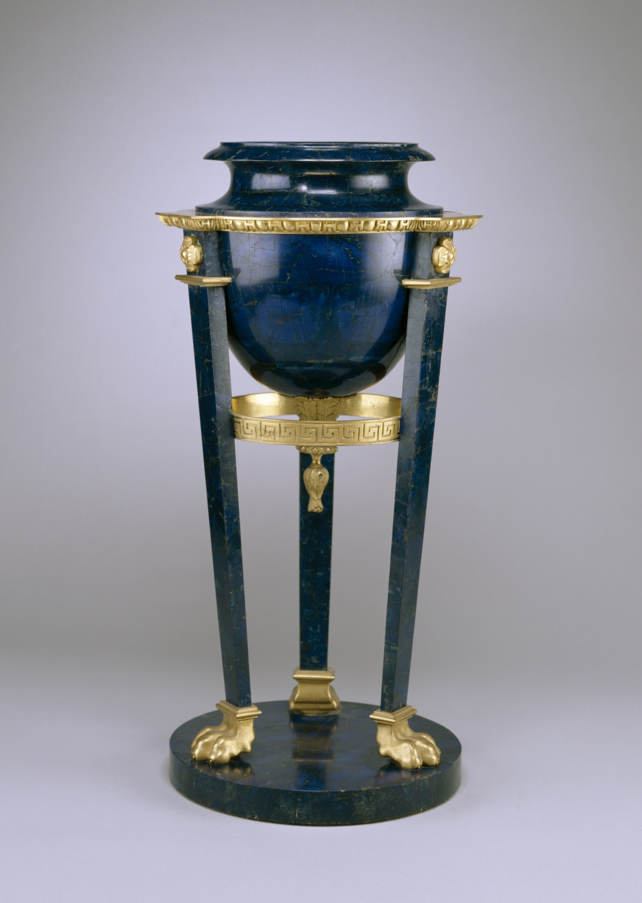Brûle-parfum néoclassique en bronze et lapis lazuli. Manufacture de Yekaterinburg, circa 1840 - 1850 © The Walters Art Museum
